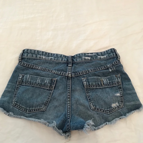 Free People distressed jean shorts - Picture 3 of 4